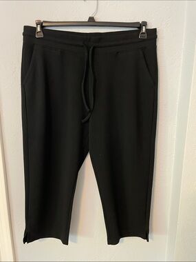 Women’s Black Drawstring Capri Pants